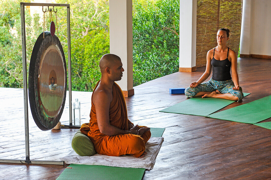 Meditation mit buddhistischen Monchen